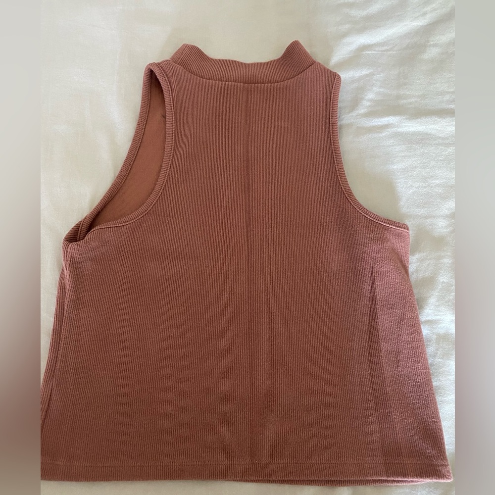 Target mock neck tank - Picture 2 of 3
